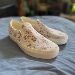 Vans Vintage Floral Slip-on Shoe- W8.5